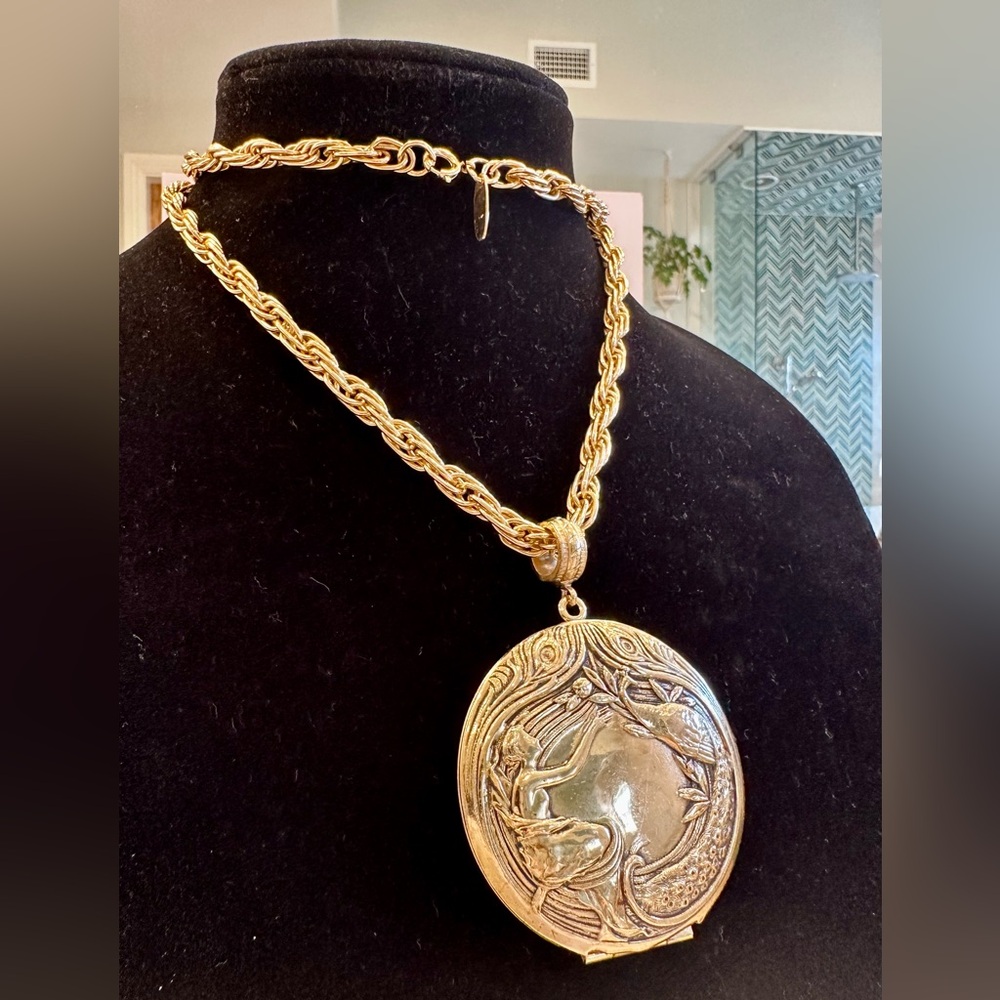 VTG Whiting & Davis Signed 70s Gold-Toned Oversized Mermaid Locket Necklace EUC - Picture 6 of 17
